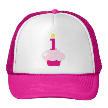 Magdalena rosada con la vela del cumpleaños gorras