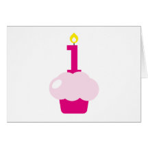 Magdalena rosada con la vela del cumpleaños felicitaciones
