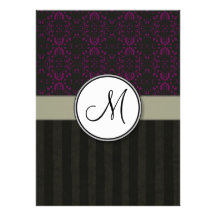 Magenta en el damasco negro con las rayas y el mon invitación personalizada