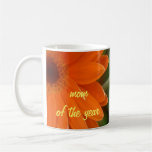 mamá de la taza de la flor del año