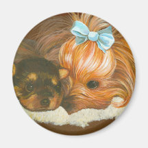 Mamá de Yorkie con el imán del perrito