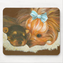 Mamá de Yorkie con el perrito Alfombrilla De Raton