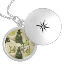 "MAMÁ" en Lillies blanco collares