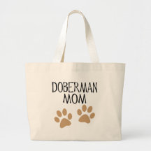 Mamá grande del Doberman de las patas Bolsas