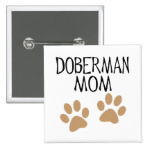 Mamá grande del Doberman de las patas Pins