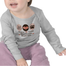 Manga larga T del bebé de la veterinaría del amor  Camiseta