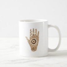 Mano de la alheña taza de café