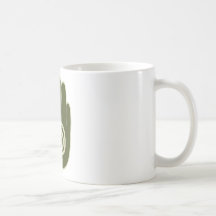 Mano del alcohol taza de café