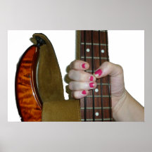 mano femenina que sostiene el cuello bajo de secue impresiones