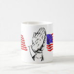 MANOS DE LPRAYING PARA LA BANDERA DE LOS E.E.U.U. TAZA