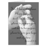 Manos del 29:11 de Jeremiah con la tarjeta del cru tarjetas