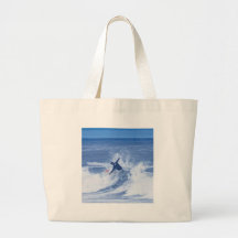 Manos que practican surf de la persona que practic bolsas de mano