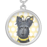 Manosee el collar de Terrier del escocés de la abe