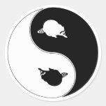 Mapache de Yin Yang Pegatinas Redondas