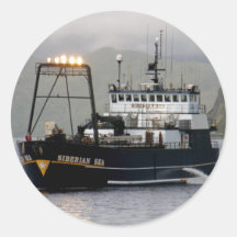 Mar siberiano, barco pesquero del palangrero etiqueta redonda