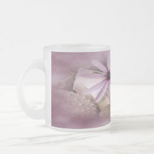 Margarita en la taza de café de las cáscaras