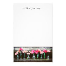 Margaritas de las rosas fuertes en floreros papelería personalizada