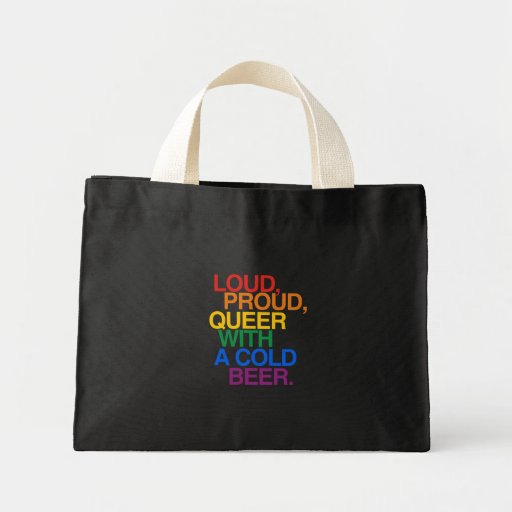 MARICÓN ORGULLOSO RUIDOSO CON UNA CERVEZA BOLSAS DE MANO
