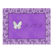 Mariposa de plata en la postal púrpura de R.S.V.P.