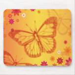 Mariposas en un fondo floral tapetes de ratones