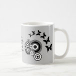 Mariposas y círculos taza