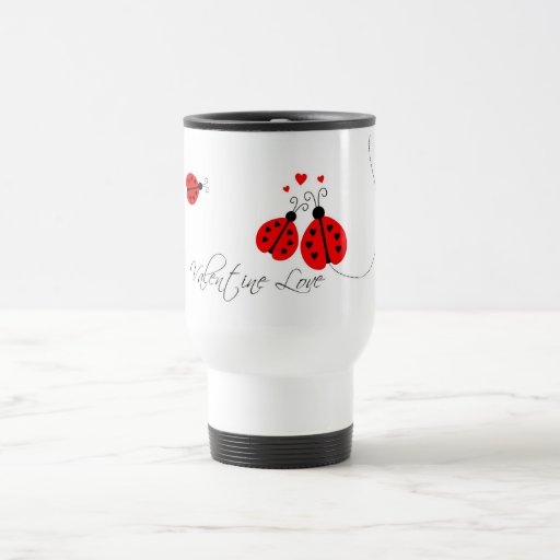 Mariquitas en taza del viaje de la tarjeta del día