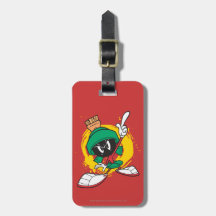Marvin que señala hacia arriba etiquetas de equipaje