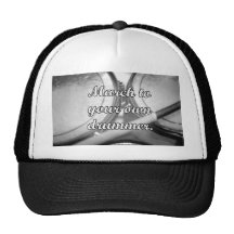 Marzo a su propio fondo de tom del batería gorra