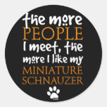 Más la gente resuelvo… el Schnauzer miniatura Etiqueta Redonda
