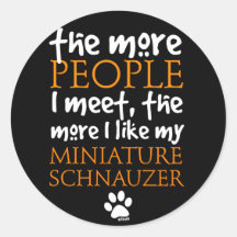 Más la gente resuelvo… el Schnauzer miniatura Etiqueta Redonda
