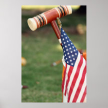 Mazo de croquet y bandera americana poster
