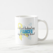 me coloco detrás de mi prometido tazas de café