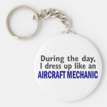 Mecánico de aviones durante el día llaveros