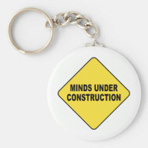 Mentes bajo construcción llaveros personalizados