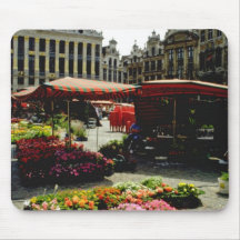 Mercado rosado de la flor en la plaza principal, B Alfombrillas De Ratones