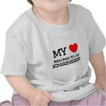 Mi corazón pertenece a un INGENIERO Camiseta