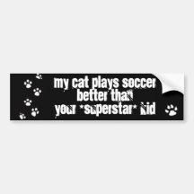 Mi gato juega a fútbol mejor que su niño pegatina de parachoque