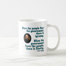 Miedo y gobierno taza