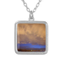 Mirada a través de la tormenta collares personalizados