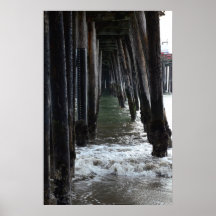 Mirada abajo del muelle poster