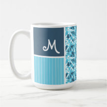 Modelo azul fresco del triángulo taza