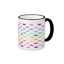 Modelo colorido del bigote del arco iris en negro taza de café
