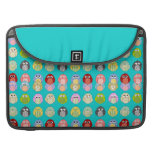 Modelo colorido lindo de los búhos funda macbook pro