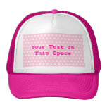 Modelo de lunares rosado y blanco gorro de camionero
