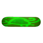 Modelo del corazón y de los remolinos en la verde  tabla de skate