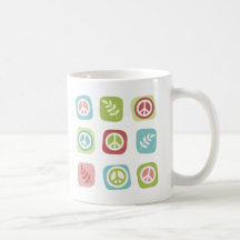 Modelo en colores pastel lindo del símbolo de paz tazas