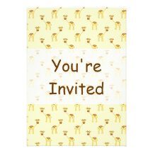 Modelo lindo de la jirafa en amarillo invitaciones personalizada