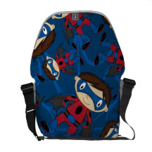 Modelo lindo del muchacho del super héroe bolsa de mensajeria 