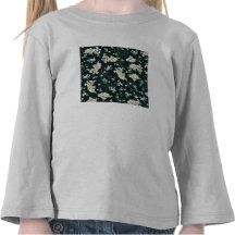 Modelo oscuro del papel pintado de la flor del vin camiseta