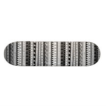 Modelo tribal blanco y negro monopatin
